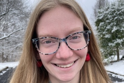 Honors student Erin Tabler is pictured in front of an outdoor winter scene.