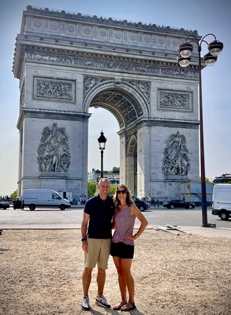 Jessica Naber is pictured in front of the Arc de Triomphe.