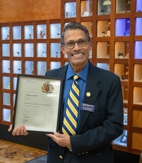 Dr. Bommanna Loganathan with certificate from RSC