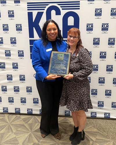 Dr. Rebecca Pender Baum receives her award as recipient of the Tim Robertson Advocacy Award. 